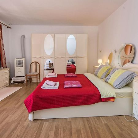 Two Bed Rooms Fortuna Near The Beach Poreč Kültér fotó