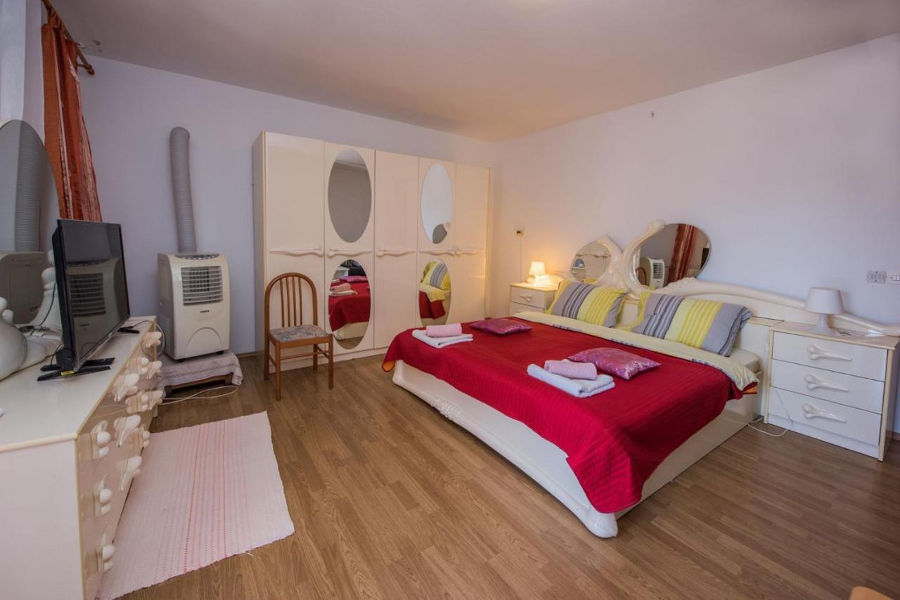 Two Bed Rooms Fortuna Near The Beach Poreč Kültér fotó